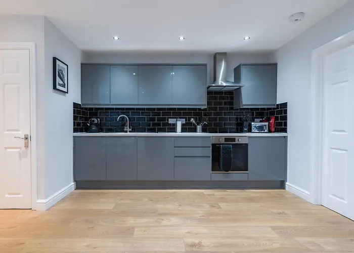Howick House - Large 3 Bedroom House, Gosforth