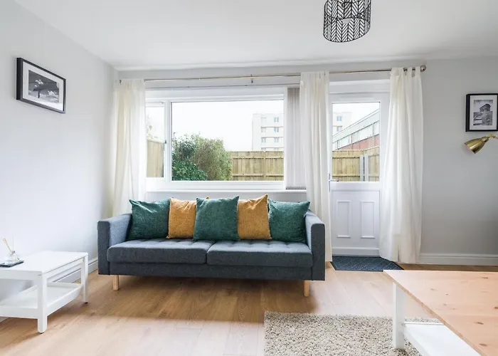 Howick House - Large 3 Bedroom House, Gosforth