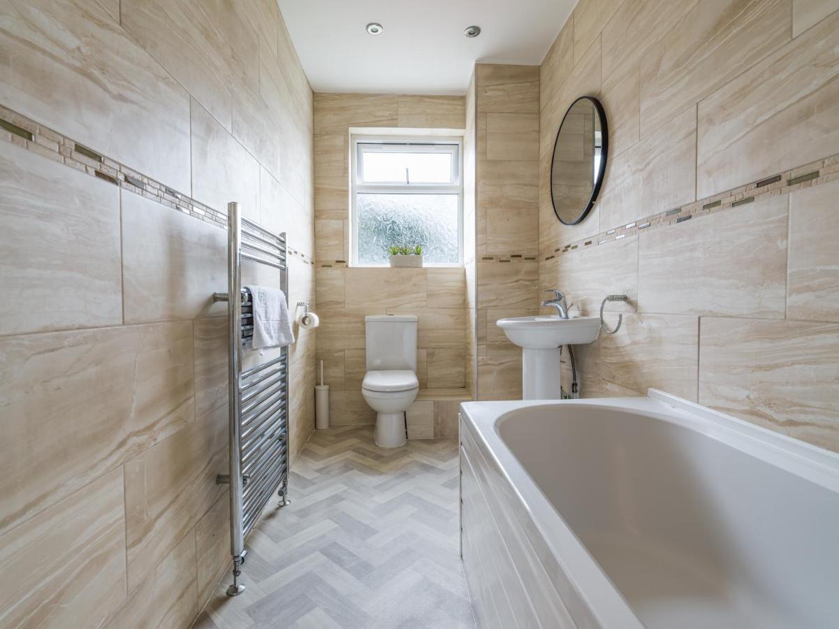 Howick House - Large 3 Bedroom House, Gosforth * Ньюкасл-апон-Тайн